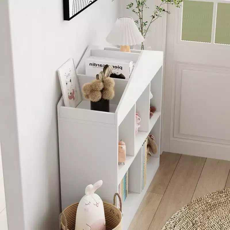 Étagère à Livres pour Enfants de 35 Pouces, Organisateur de Rangement de Jouets en Bois Blanc à 2 Niveaux avec Bibliothèque à 5 Compartiments et Design de Toit Moderne