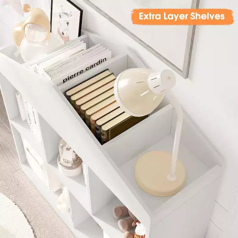 Étagère à Livres pour Enfants de 35 Pouces, Organisateur de Rangement de Jouets en Bois Blanc à 2 Niveaux avec Bibliothèque à 5 Compartiments et Design de Toit Moderne