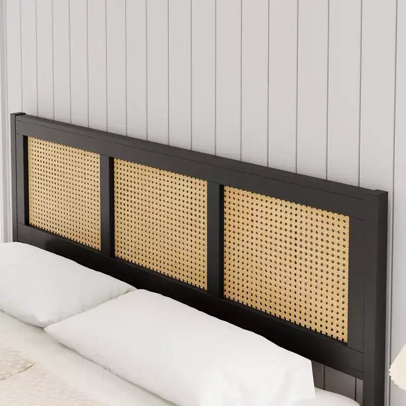 Cadre de lit plateforme Queen Size bohème en rotin avec tête de lit, lattes métalliques robustes, pas besoin de sommier tapissier, silencieux, noir